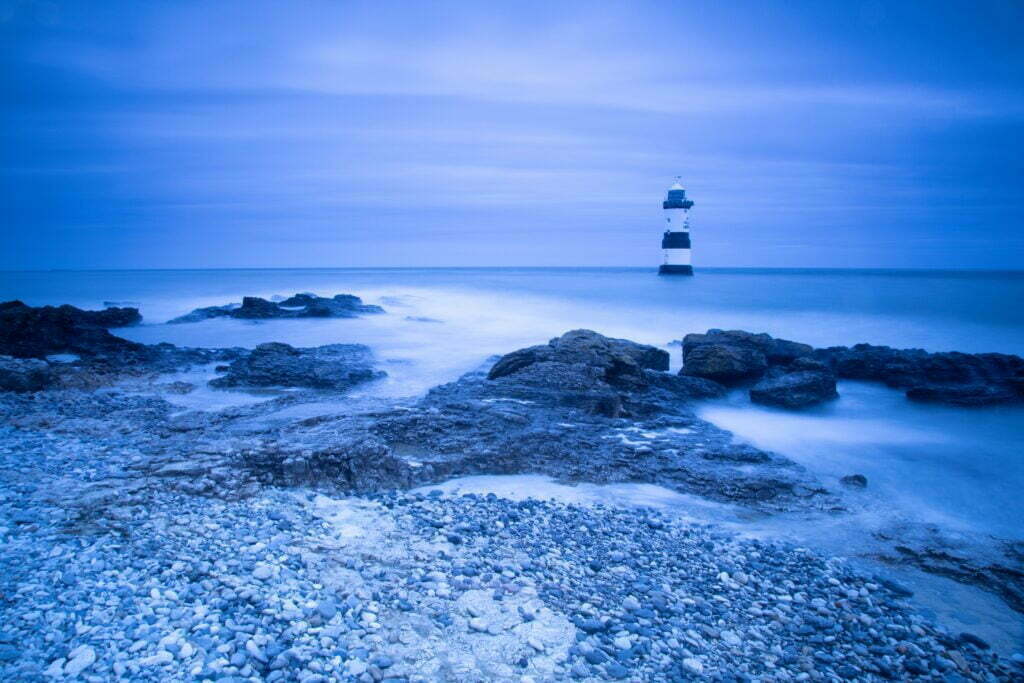 I took to shot on a cold day. I deliberately set the WB to “tungsten” hoping it would convey the feeling of the image. I think it worked and it is one of my favourite images. So much so that I’ve printed it on a 24”x16” canvas and put it on the wall. I’ve had many compliments on this image and have sold quite a few in various sizes